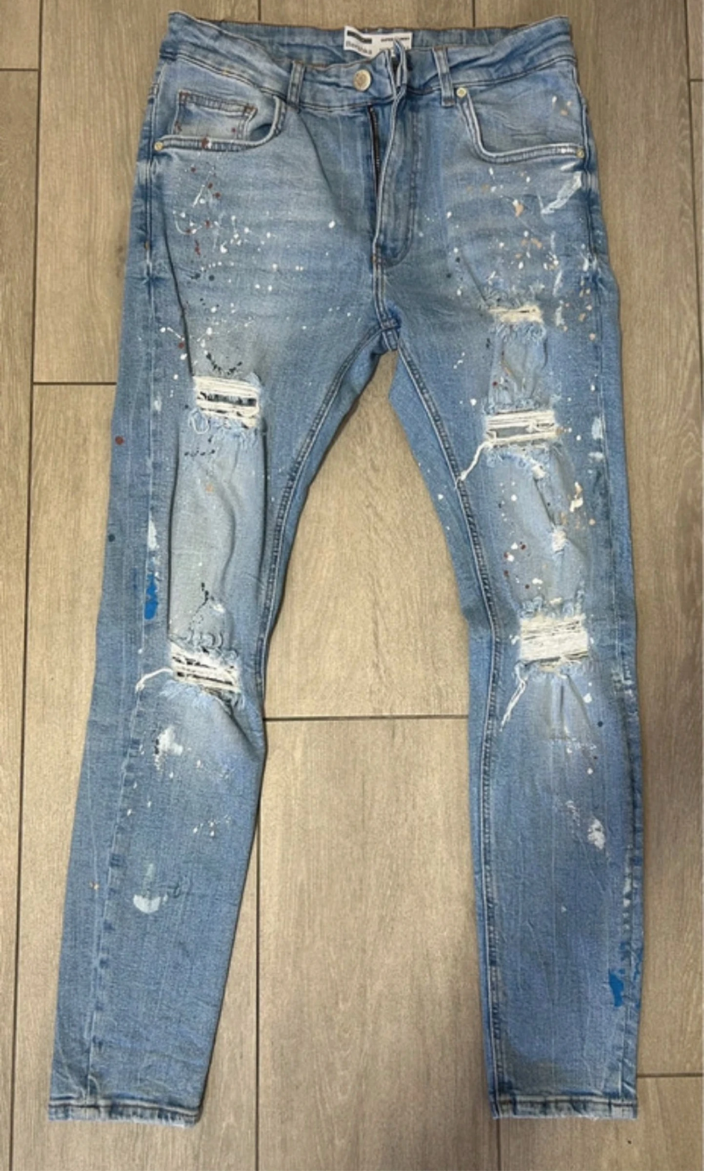 Pantalón vaquero roto